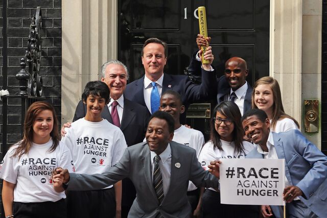 Associado a uma campanha contra a fome, em Londres, com David Cameron.