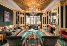 Por dentro de uma das luxuosas casas deixadas por Ivana Trump