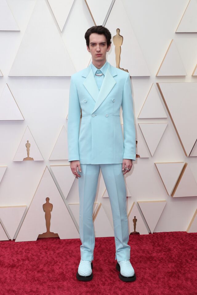 Kodi Smit-McPhee na cerimónia de entrega dos Oscars em março.