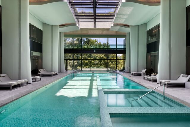 Piscina interior do Wellness Center.