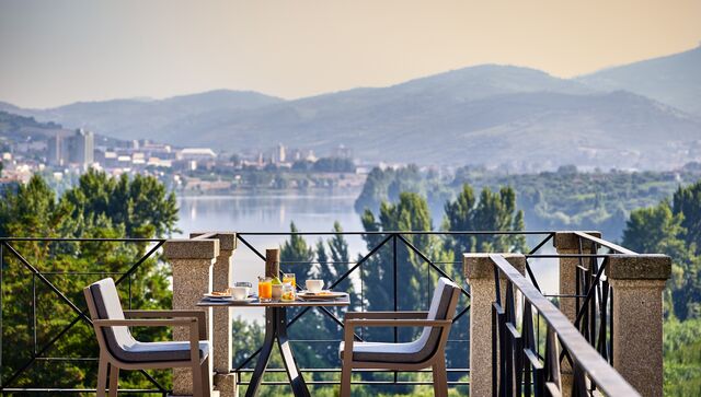 Tomar o pequeno almoço com vista para o Douro.
