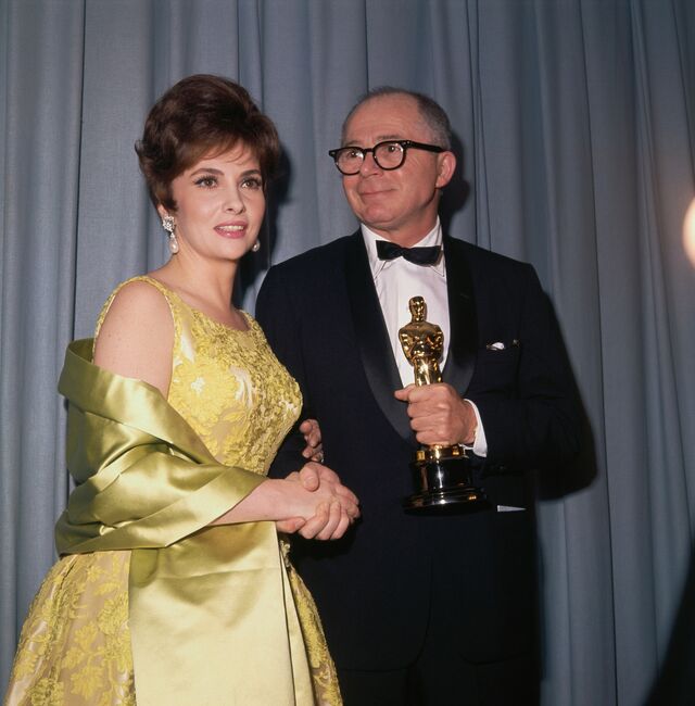 Com o realizador Billy Wilder na 33ª edição dos Academy Awards em 1961. 