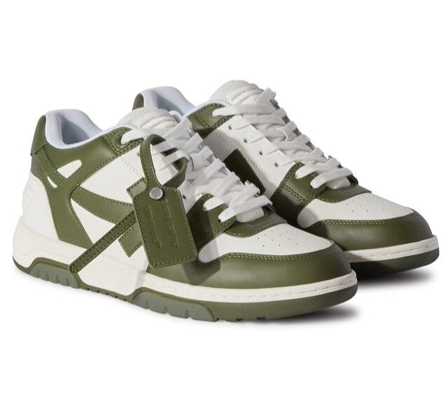 Ténis Out of Office em pele, €475, Off-White.