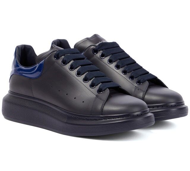 Ténis Oversized em pele, €550, Alexander McQueen.