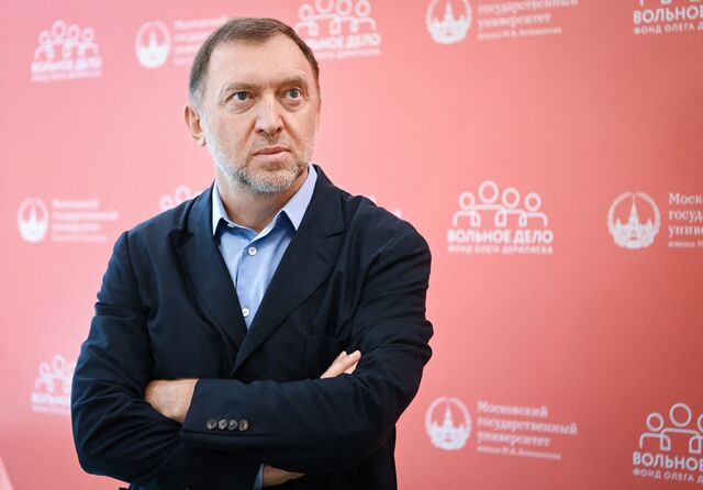 Oleg Deripaska durante uma conferência de imprensa em Moscovo, junho de 2022.