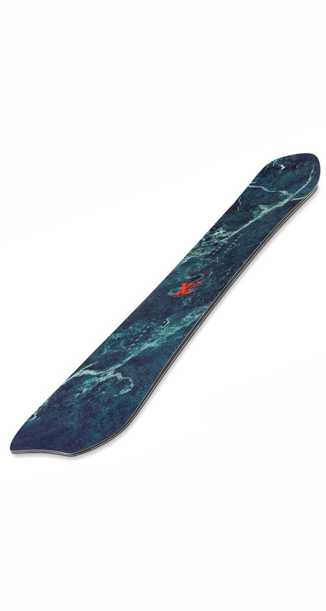 Prancha de snowboard, €5150, Louis Vuitton.