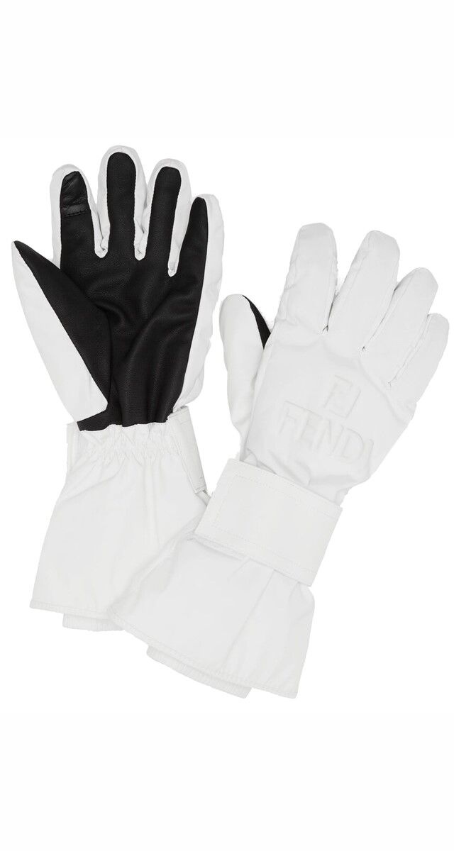 Luvas de ski, €490, Fendi.