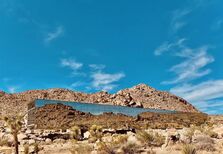 Esta casa no deserto da Califórnia é quase invisível (e está no mercado por 18 milhões)