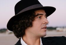 Tomás Wallenstein lança disco a solo: “O piano é um amor muito antigo”