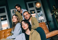 Este hoodie é à prova de separações (se ficar sem ele, a marca dá-lhe outro)