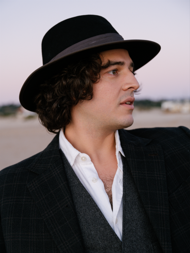 Tomás Wallenstein lança disco a solo.