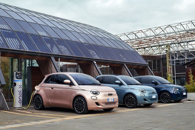 As três carroçarias do novo Fiat 500 elétrico.
