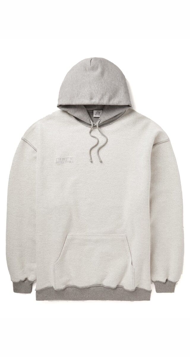 Hoodie em jersey de algodão, €750, Vetements.