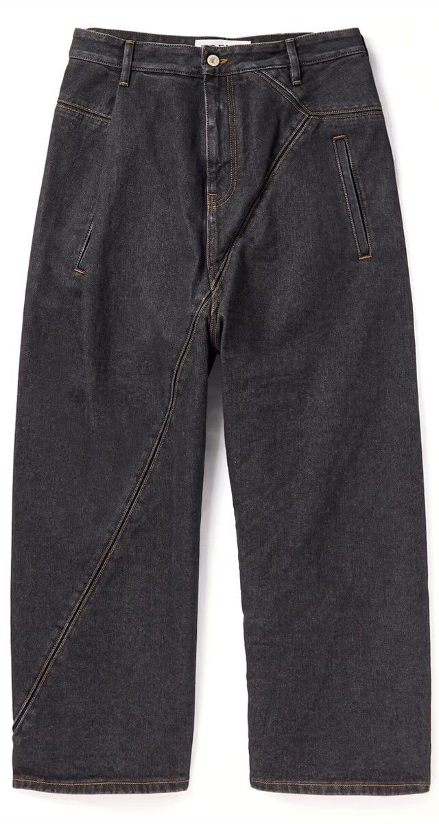 Calças em ganga, €750, Loewe.