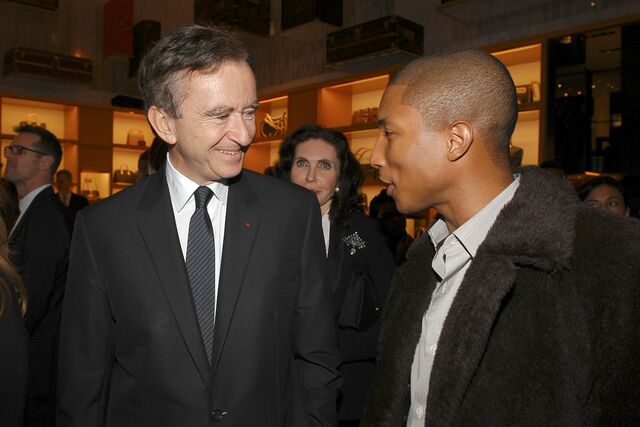 Bernard Arnault e Pharrell Williams num evento da Louis Vuitton em Nova Iorque, 2006.