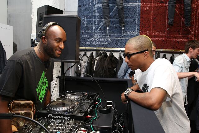 Virgil Abloh e Pharrell Williams na abertura da loja G-Star Raw em Nova Iorque, junho de 2016.