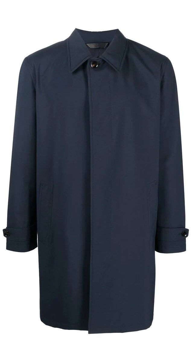 Gabardine impermeável, €1990, Brioni.