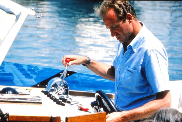 Juan Carlos de férias nas Ilhas Baleares, junto a Palma de Maiorca, em 1979. Há quem diga que foi ele que colocou Menorca, onde também fazia férias, na lista das rotas desejadas pelos ricos e famosos.