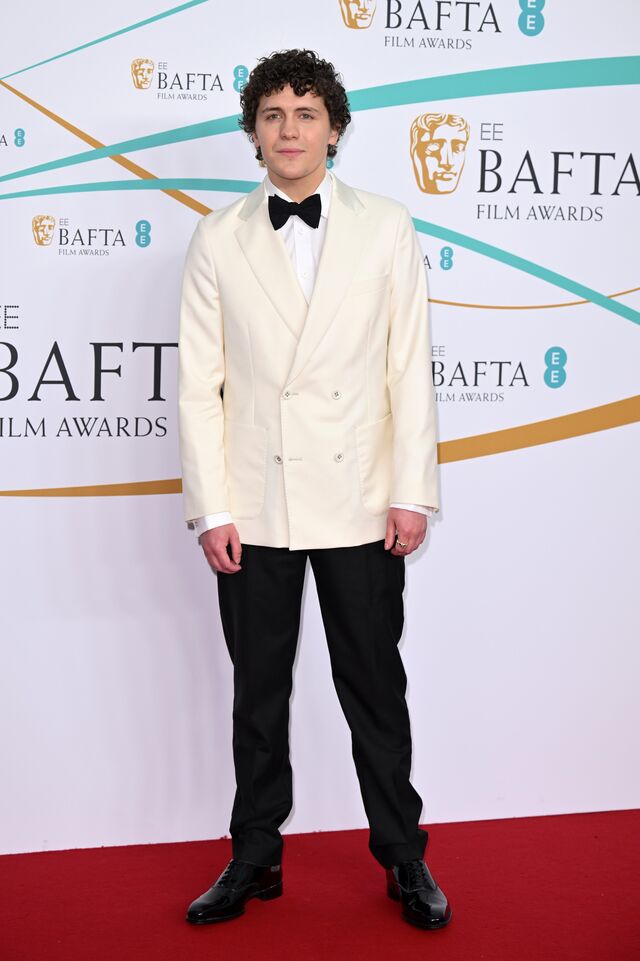 Dylan Llewellyn foi um dos poucos que optou por casaco branco.