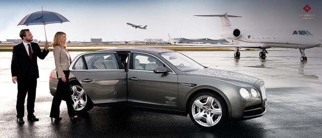 Estes passageiros VIP podem ainda usufruir de motorista privado ao volante de carros de luxo.