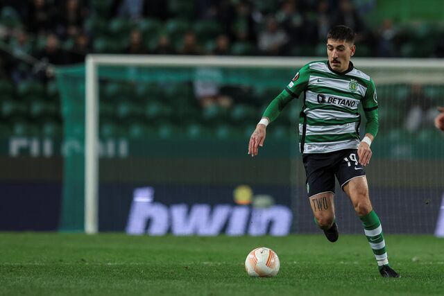 Hector Bellerín, atualmente do FC Sporting, durante a eliminatória da UEFA Europa League contra o FC Midtjylland no estádio José Alvalade, em Lisboa, fevereiro de 2023.