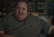 A transformação de Brendan Fraser para o filme A Baleia em vídeo