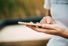 O telemóvel "ouve" mesmo o que dizemos, mas há forma de o travar