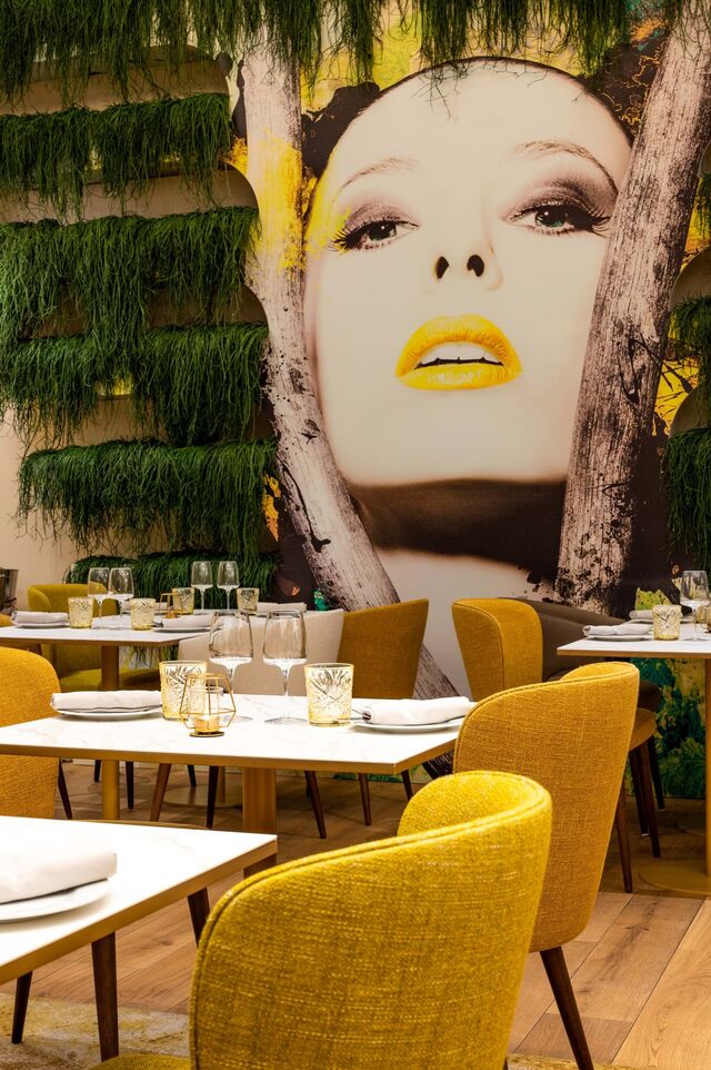 Um interior verdadeiramente citadino, não fosse o restaurante mesmo junto ao rio, no coração de Lisboa.