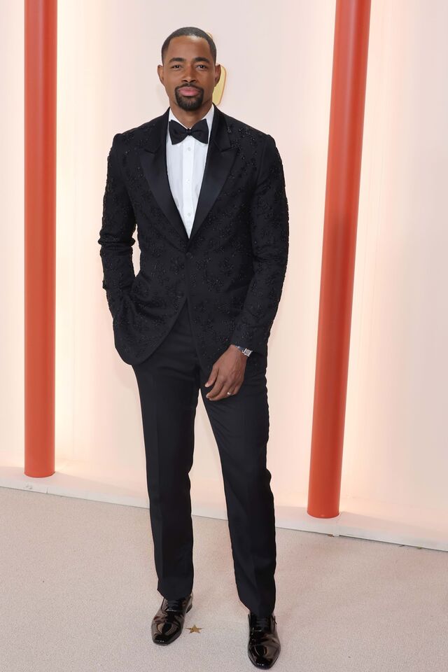 Aplicações: Jay Ellis em Fendi. 