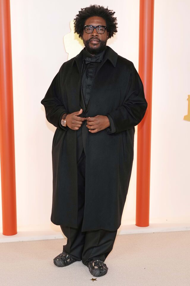 Preto Total: Questlove em Zegna com Crocs desenhadas por Salehe Bembury.