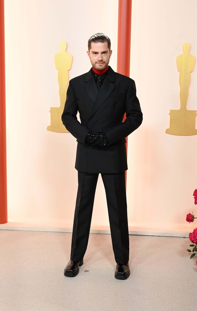 Preto Total: Lukas Dhont em Prada.