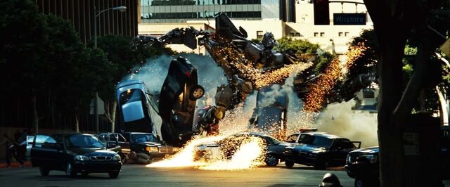 1. Michael Bay: 354 veículos.