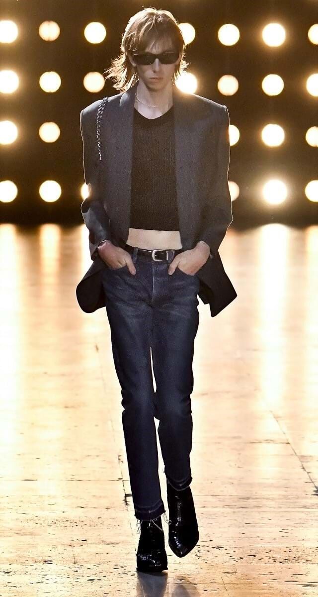 2. Camisolas e camisas curtas: Celine Homme.