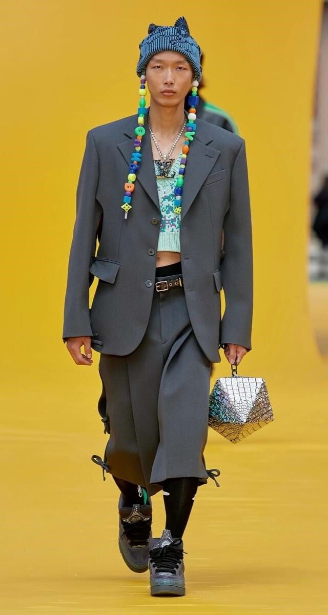 2. Camisolas e camisas curtas: Louis Vuitton.