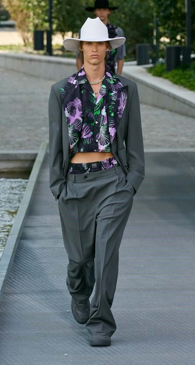 2. Camisolas e camisas curtas: MSGM.