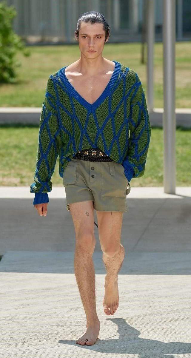 4. Decote em V: Etro.