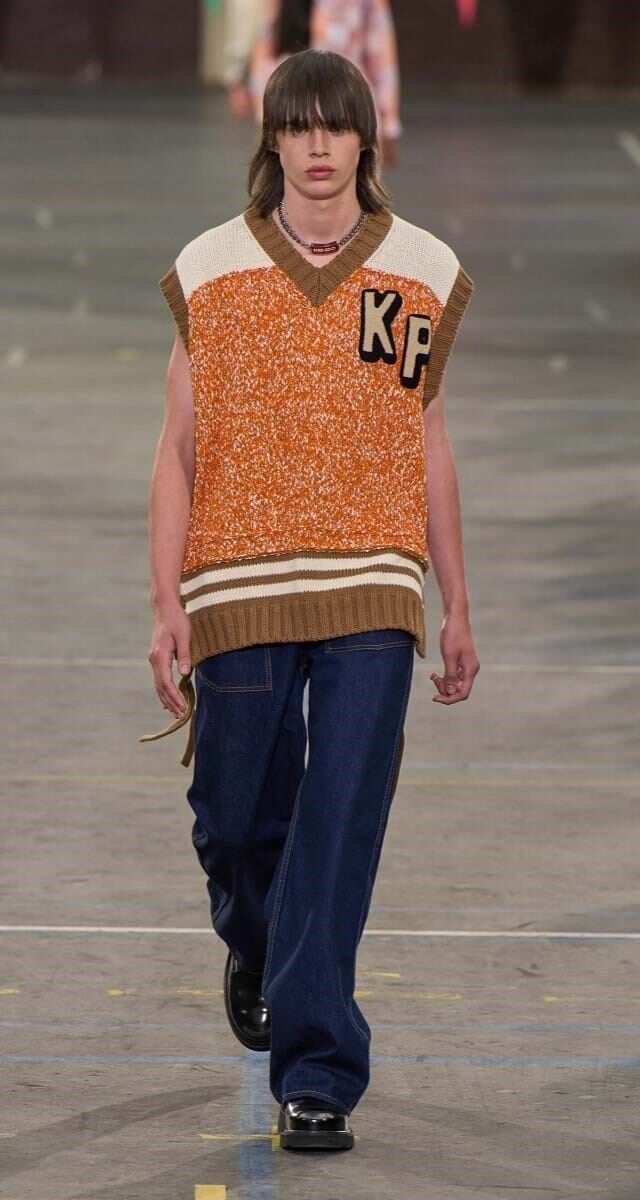 4. Decote em V: Kenzo. 