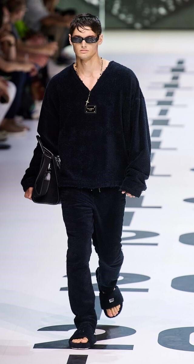 11. Preto: Dolce Gabbana.