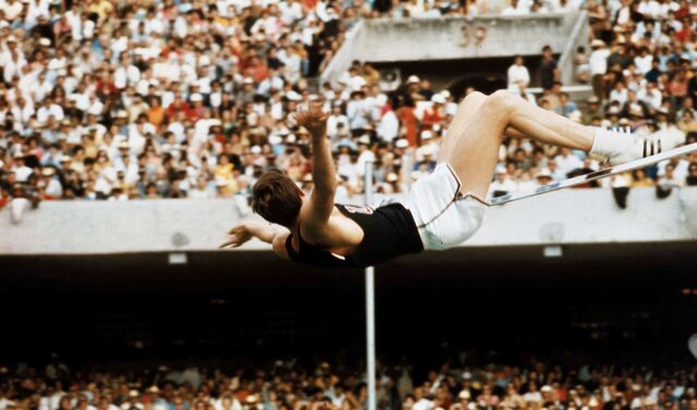 Em 1968, Fosbury foi campeão universitário e obteve a melhor marca para as qualificações olímpicas.