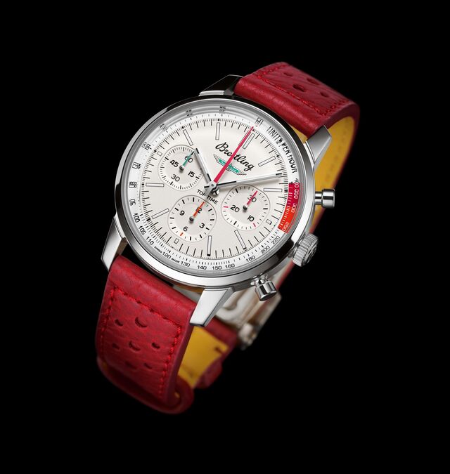 A nova versão do T-Bird apresenta um mostrador branco e a bracelete vermelha, a lembrar o logótipo do Thunderbird.
