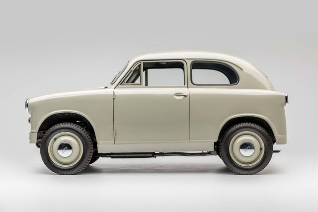 Foi em 1955 que o criador da Suzuki, Michio Suzuki, começou a desenvolver veículos de quatro rodas.
