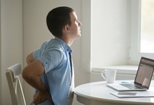 Dores de costas podem estar relacionadas com stress, de acordo com a ciência