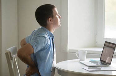 Dores de costas podem estar relacionadas com stress, de acordo com a ciência