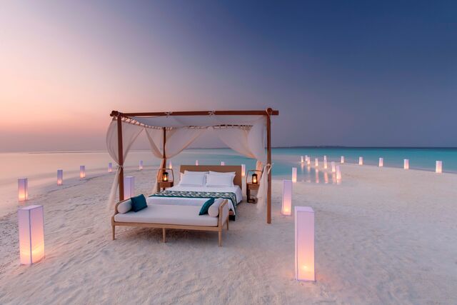 Existe a possibilidade de passar uma noite, numa "micro-ilha" próxima ao resort e dormir literalmente sob as estrelas.