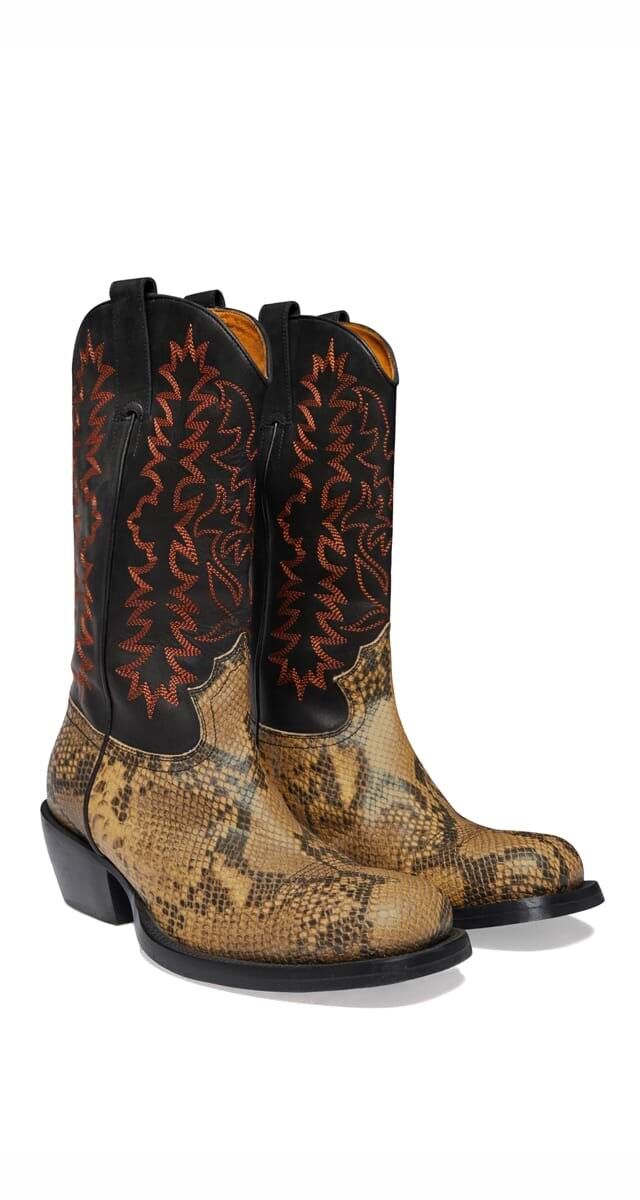 Botas em pele, €975, Dries Van Noten.