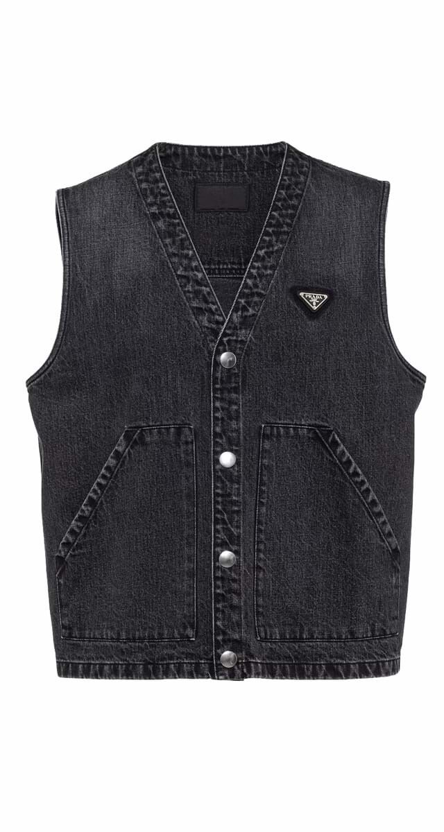 Colete em ganga, €1350, Prada.