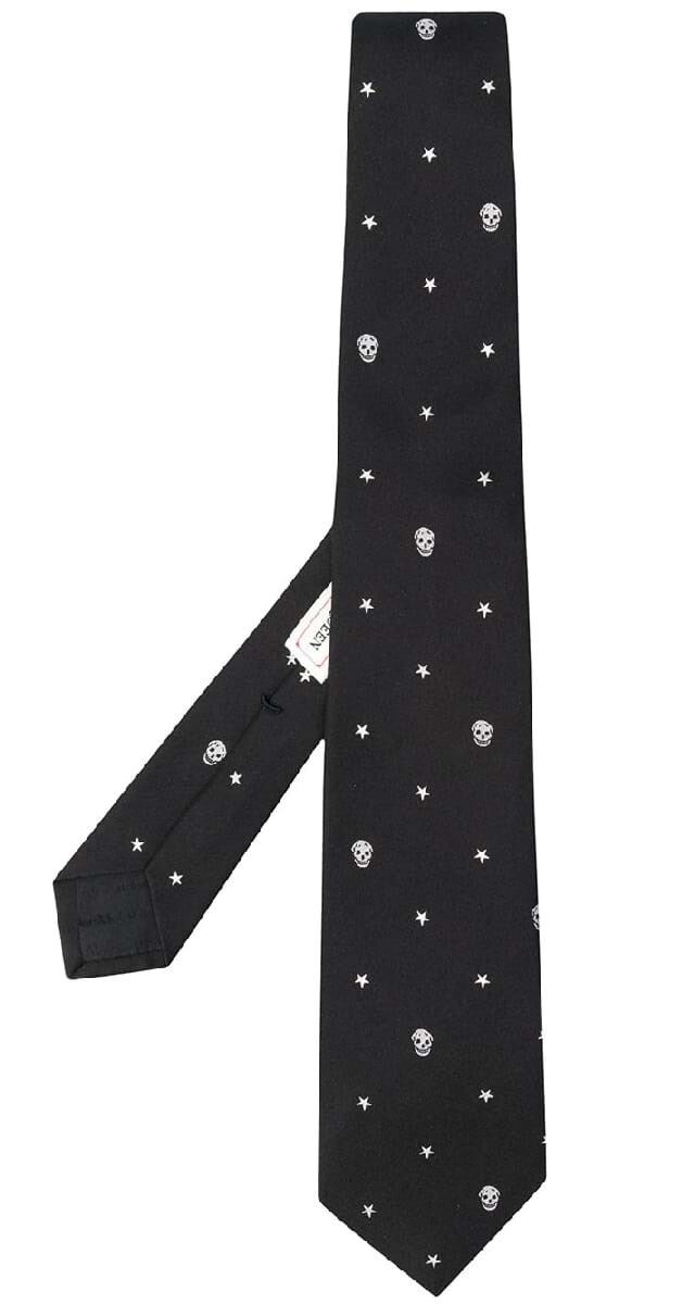 Gravatas: Gravata em seda estampada, €130, Alexander McQueen.