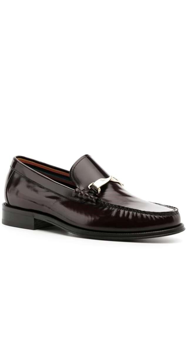 Mocassins: Mocassins em pele, €585, Paul Smith.