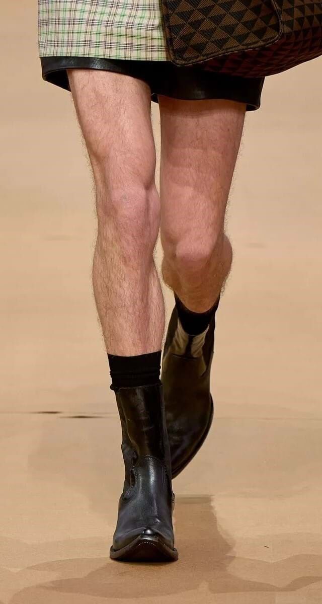 Botas: Botas Cowboy Prada.