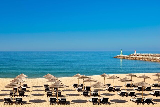 Quando o tempo o permite, as aulas de ioga são feitas na praia, junto ao restaurante Purobeach Vilamoura.